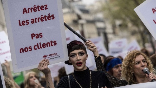 Les prostituées contre la loi 2016